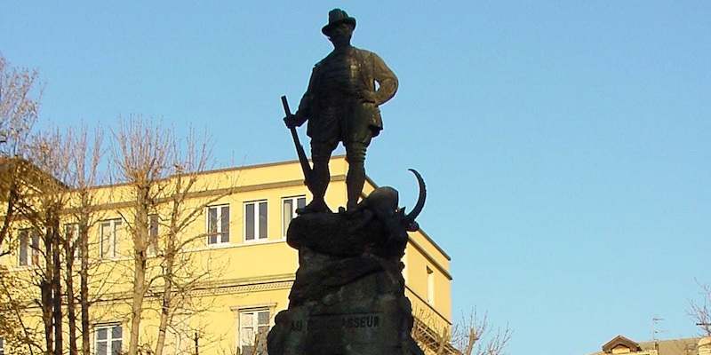 Monument to Al Roi Chasseur