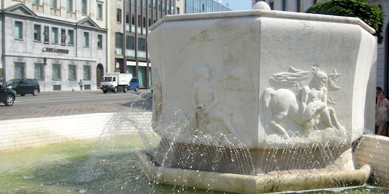 Porta Nuova Fountain
