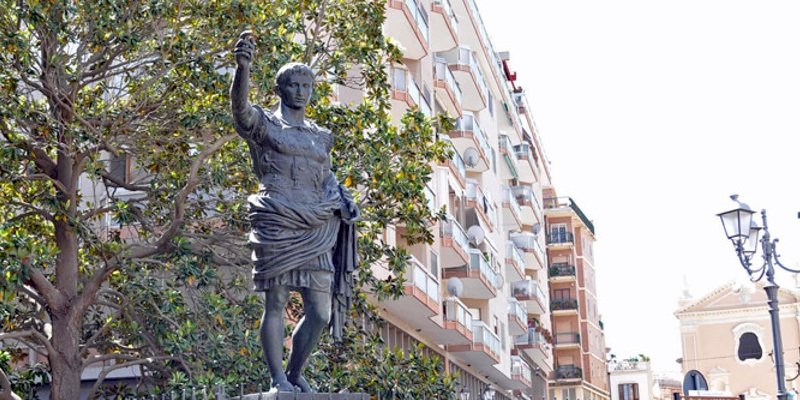 Statue of Cesare Augusto Ottaviano