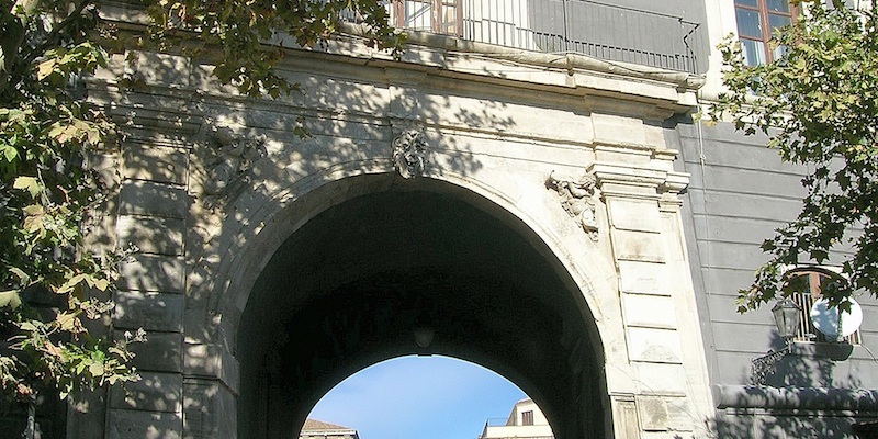 Porta Uzeda