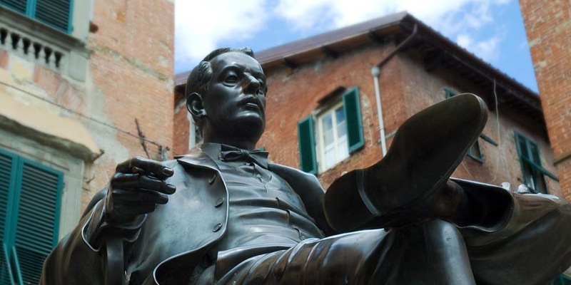 Estatua de Giacomo Puccini - Piazza Cittadella