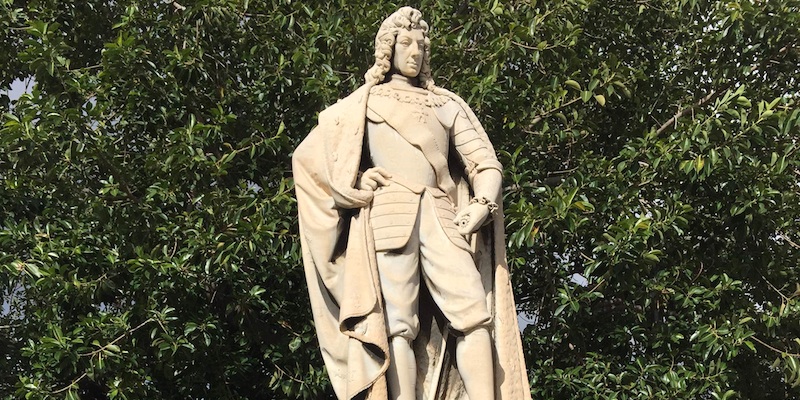 Статуя Карлоса III Бурбона