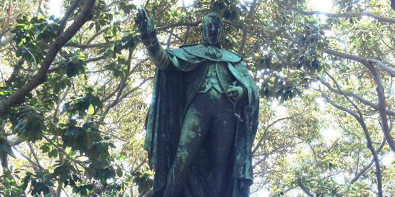 Статуя Фердинанда II Бурбона