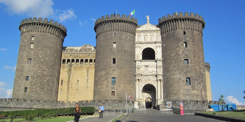 Châteaux et fortifications à Naples