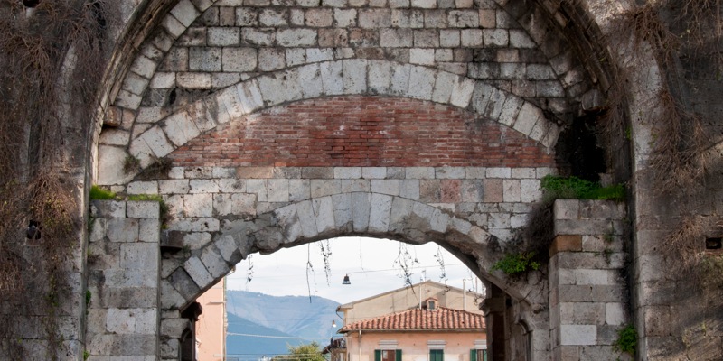 Porta Garibaldi (oder Calcesana)