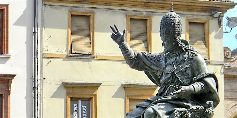 Статуя Павла V