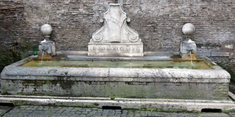 Fontaine fontaine de la porte du peuple